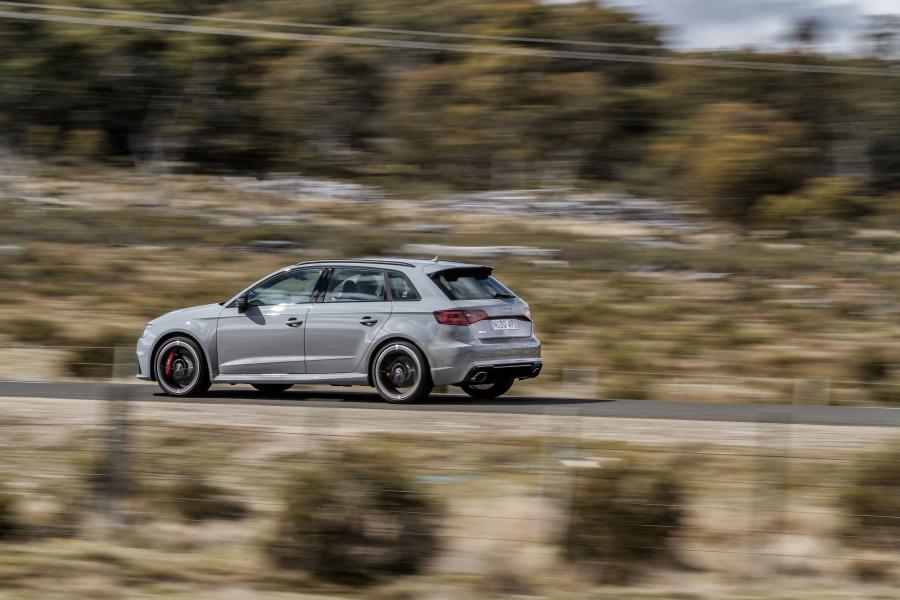  Audi RS3 Sportback (8V) 2015 года  (AU) (фото 5 из 30)